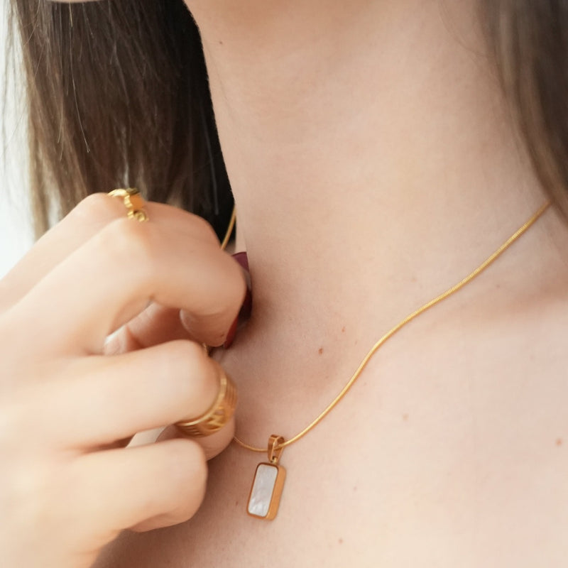 Onyx Pendant Necklace - Gold