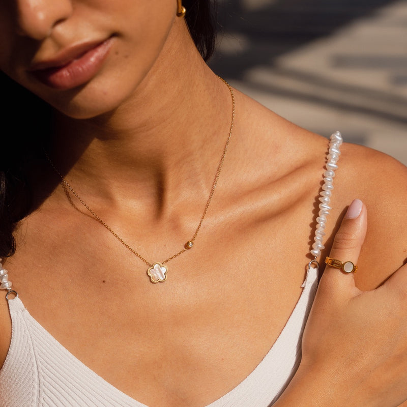 Clover Pendant Necklace - Gold/White