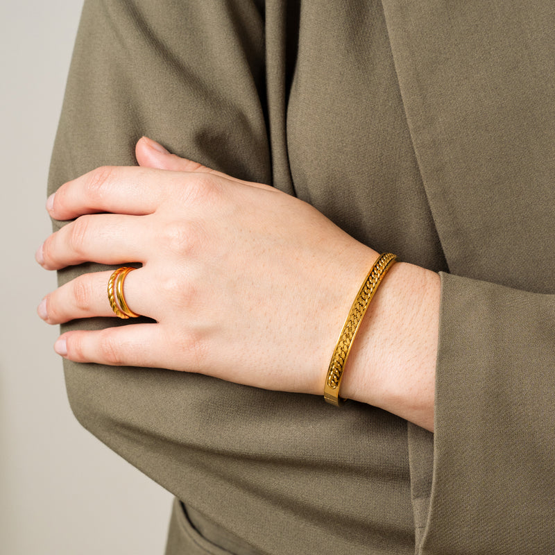 Curb Chain Bangle Bracelet  - Gold