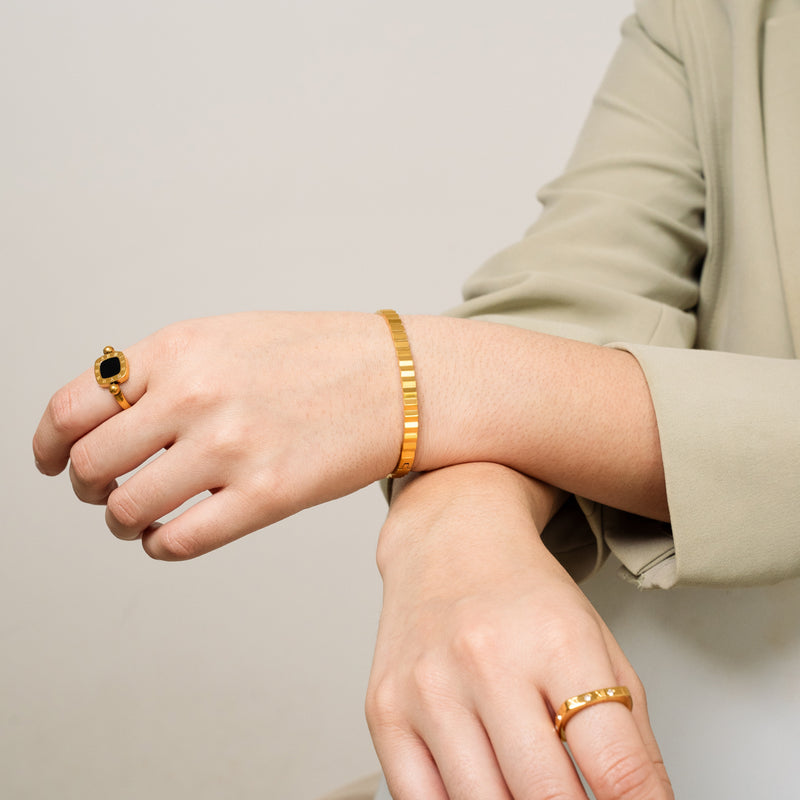 Neve Bangle - Gold