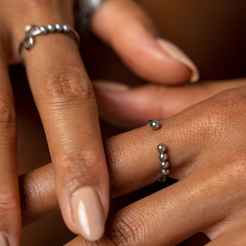 Verstellbarer Fidget-Ring mit Perlen - Silber